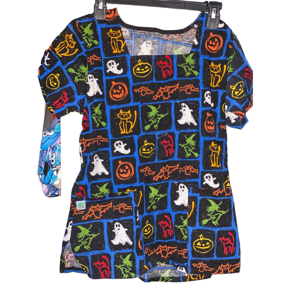 WS Gear Women's Small Halloween Scrub Top Ghosts Pumpkins Bat Cat Witch 2 Pocket